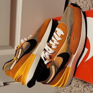 NIB Nike waffle one se